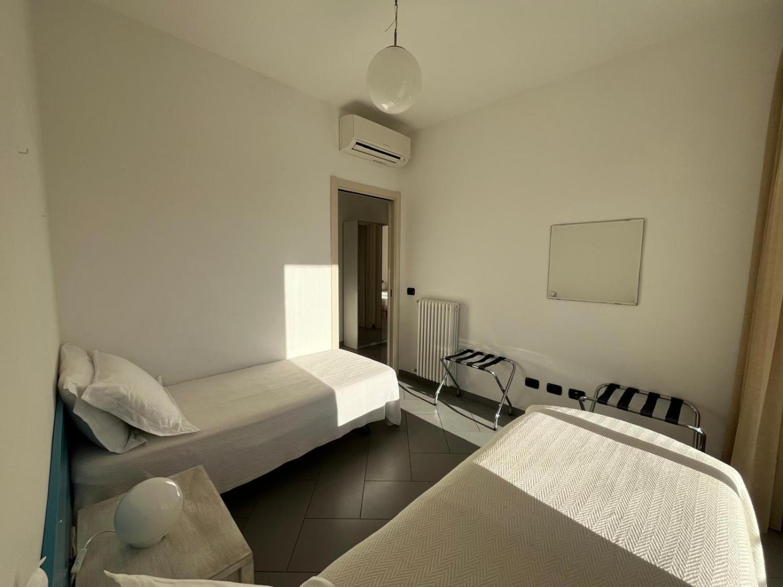 Dea Apartments Albenga Exteriör bild